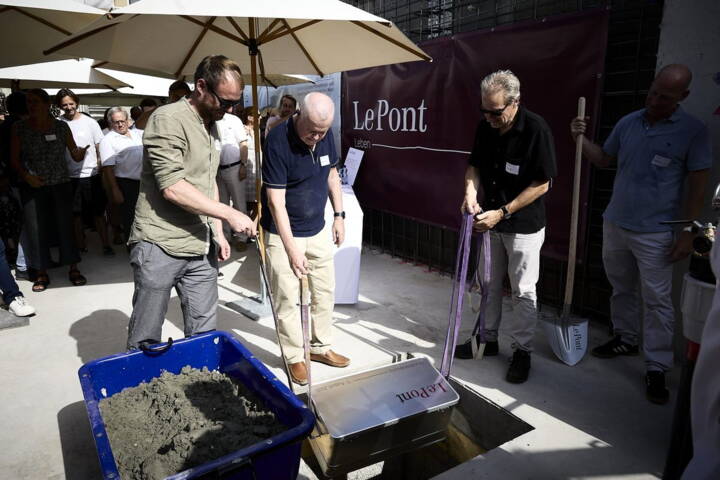 1_98a1358_versenken_kiste_fabian_bischof_ernst_gerber_philippe_urech_bauleiter.jpg 1_98a1358_versenken_kiste_fabian_bischof_ernst_gerber_philippe_urech_bauleiter.jpg